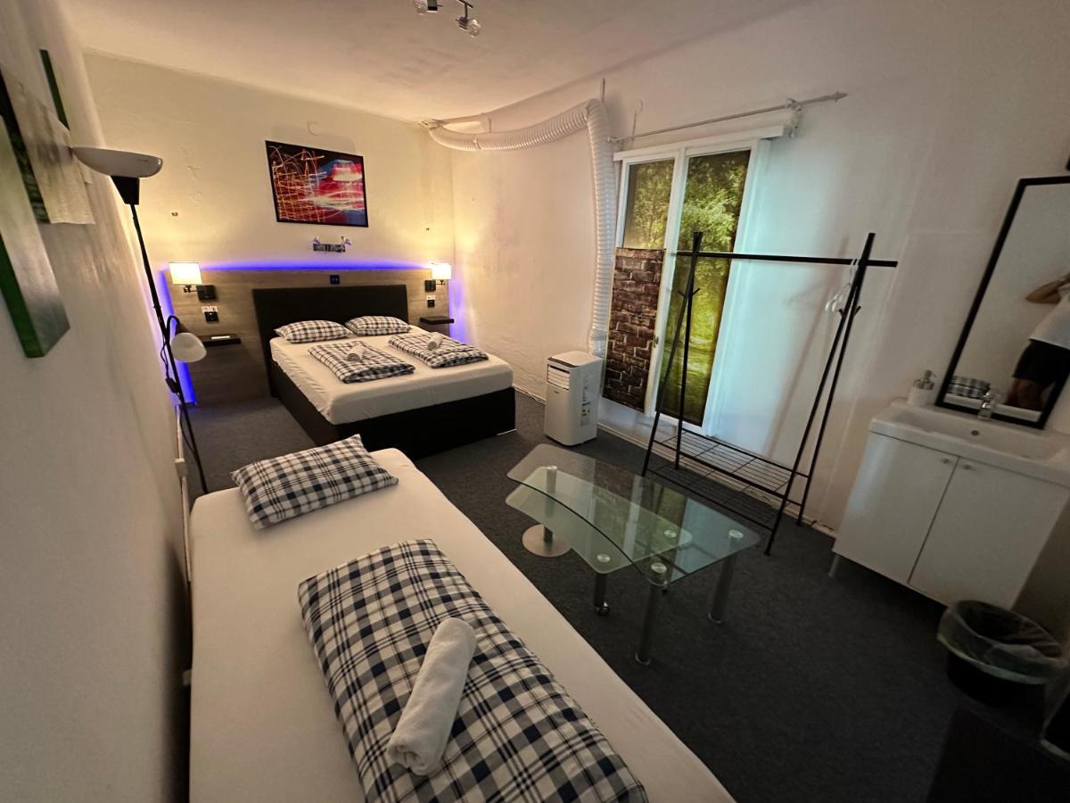 Hostel Lovely Rooms, City Center, Shared Bathroom, Windows To Corridor Villach Luaran gambar
