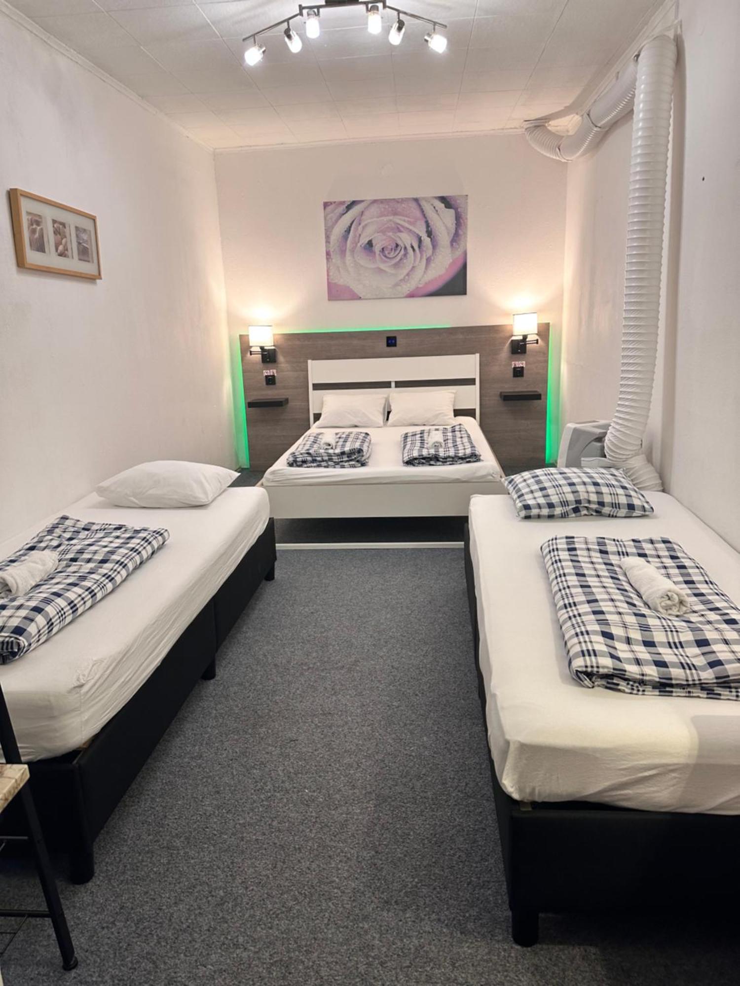 Hostel Lovely Rooms, City Center, Shared Bathroom, Windows To Corridor Villach Bilik gambar