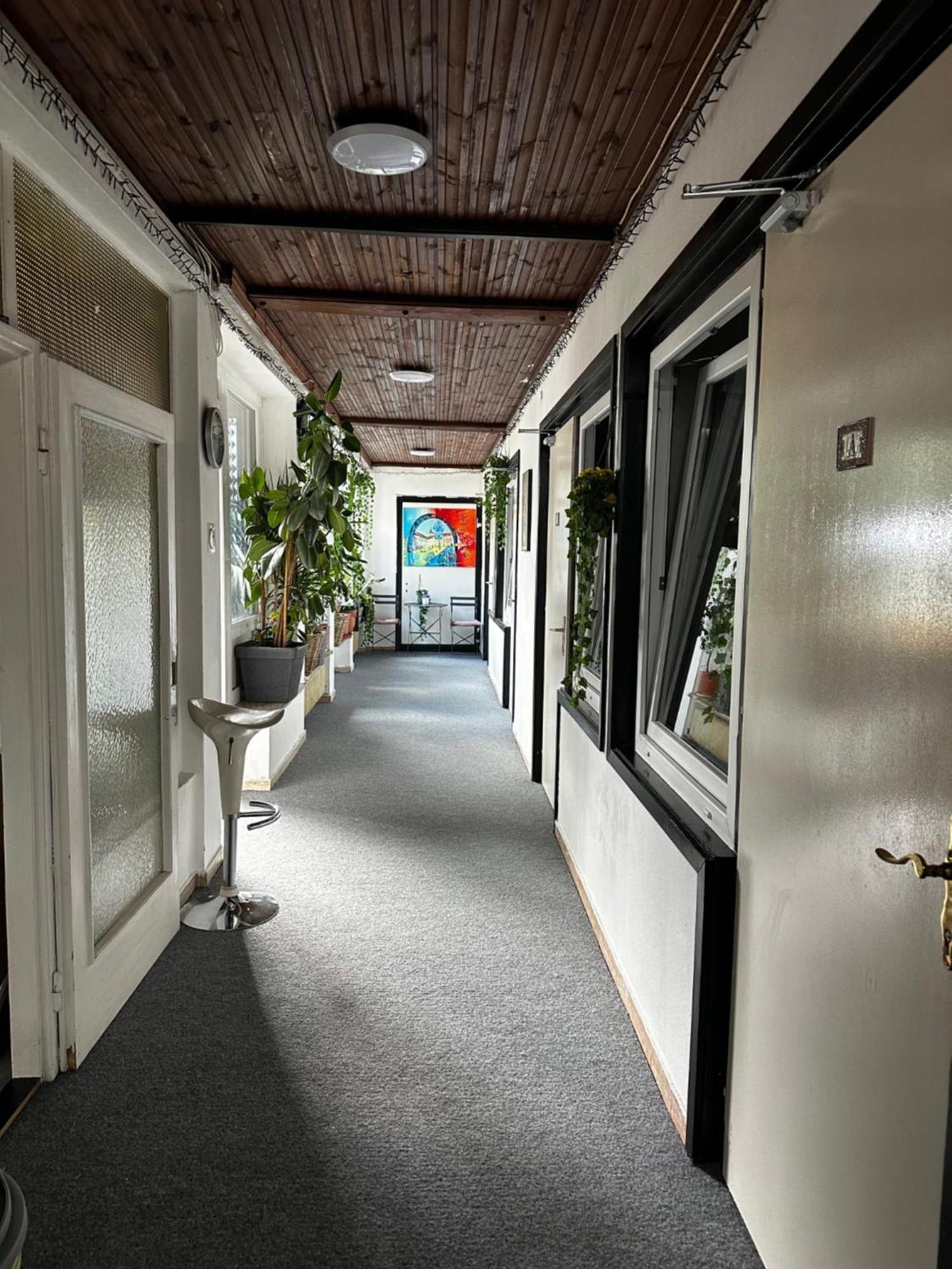 Hostel Lovely Rooms, City Center, Shared Bathroom, Windows To Corridor Villach Luaran gambar